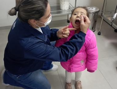 Campanha para vacinar crianças e adolescentes contra poliomielite e outras doenças acontece até a próxima semana